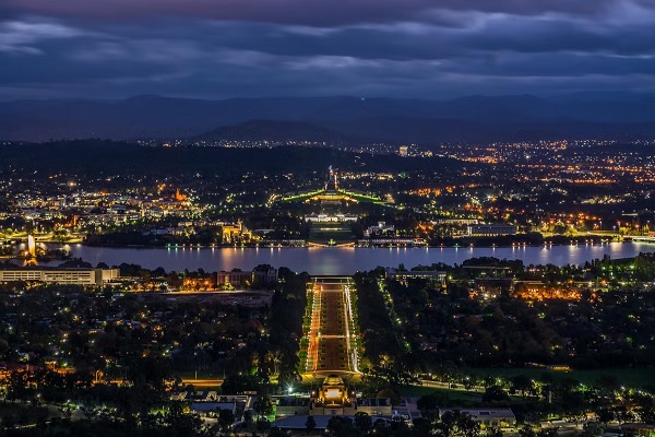 Canberra về đêm