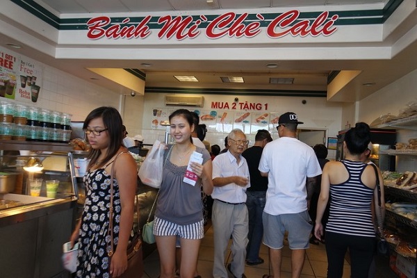 Cửa hàng của người Việt tại bang California