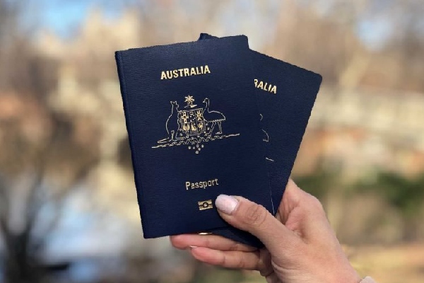 Hộ chiếu là giấy tờ cơ bản chứng minh bạn đủ kiện về quốc tịch hay không