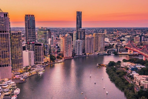 Sông Brisbane trôi êm ả tô điểm thêm cho vẻ đẹp mỹ miều của bang Queensland