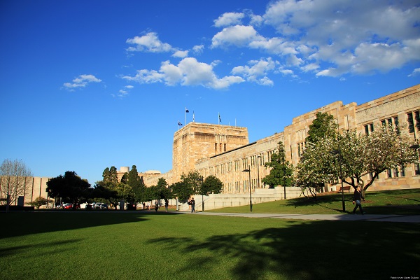 Khuôn viên xanh mát của trường The University of Queensland 