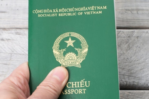 Sử dụng hộ chiếu có thời hạn trên 6 tháng